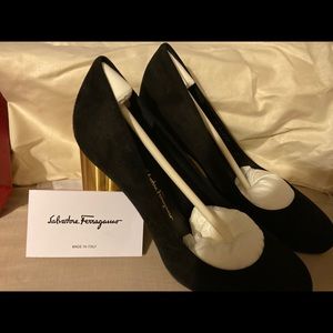 Brand New Lucca 85 black Suede Pump